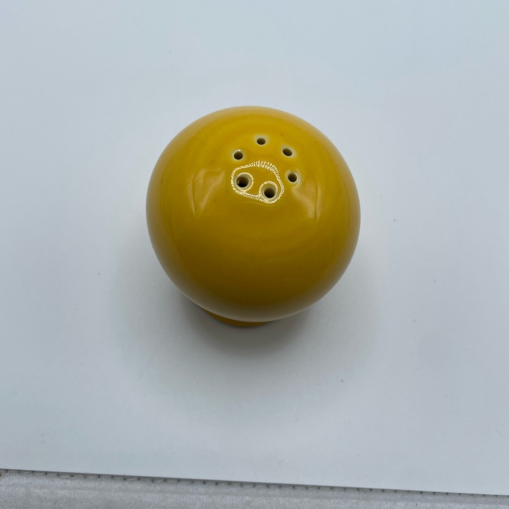 Fiesta daffodil salt shaker